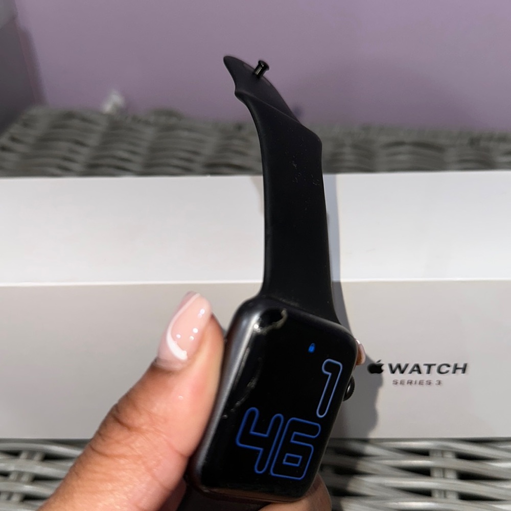 Series 3 Apple Watch - Picture 4 of 5
